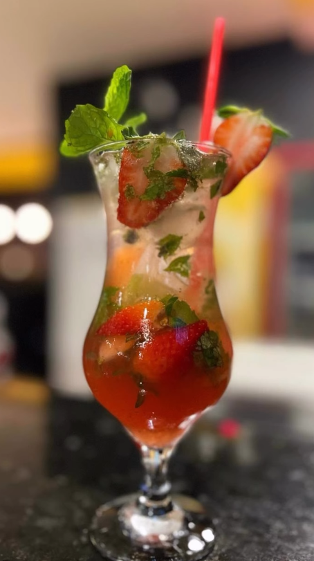 Drink refrescante de morango e hortelã